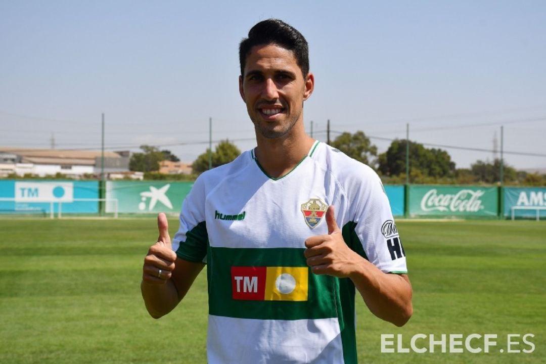 Fidel en su presentación como jugador del Elche