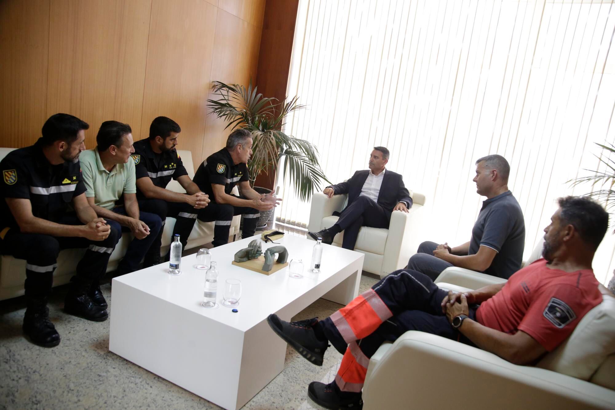 Recepción a miembros de la UME en el Cabildo de Lanzarote.