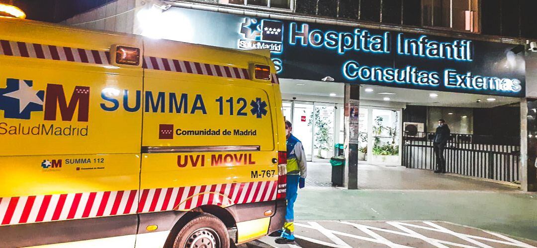 Ambulancia a las puertas del hospital