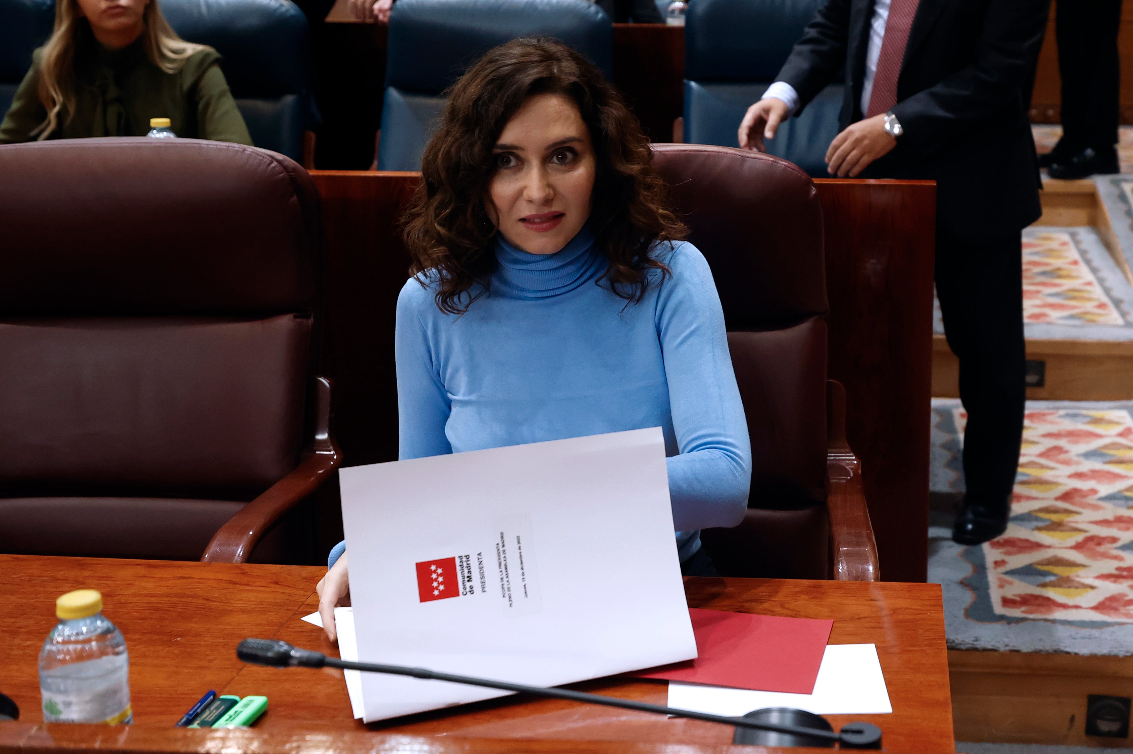 MADRID, 15/12/2022.- La presidenta de la Comunidad de Madrid, Isabel Díaz Ayuso, fotografiada durante el pleno de la Asamblea de Madrid este jueves. EFE/Javier Lizón
