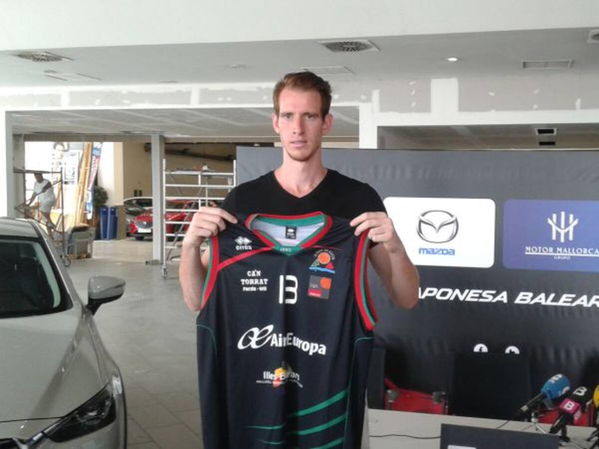 Javi Lucas: “Xavi sería una buena opción porque es un entrenador de la casa, nos conoce a todos”