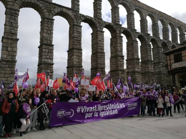 Concentración de las organizaciones sindicales a los pies del Acueducto