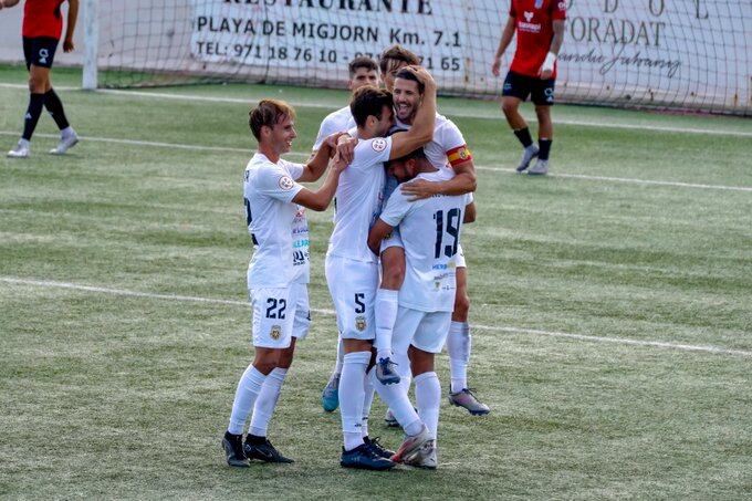 Los jugadores de la Peña celebrando el triunfo