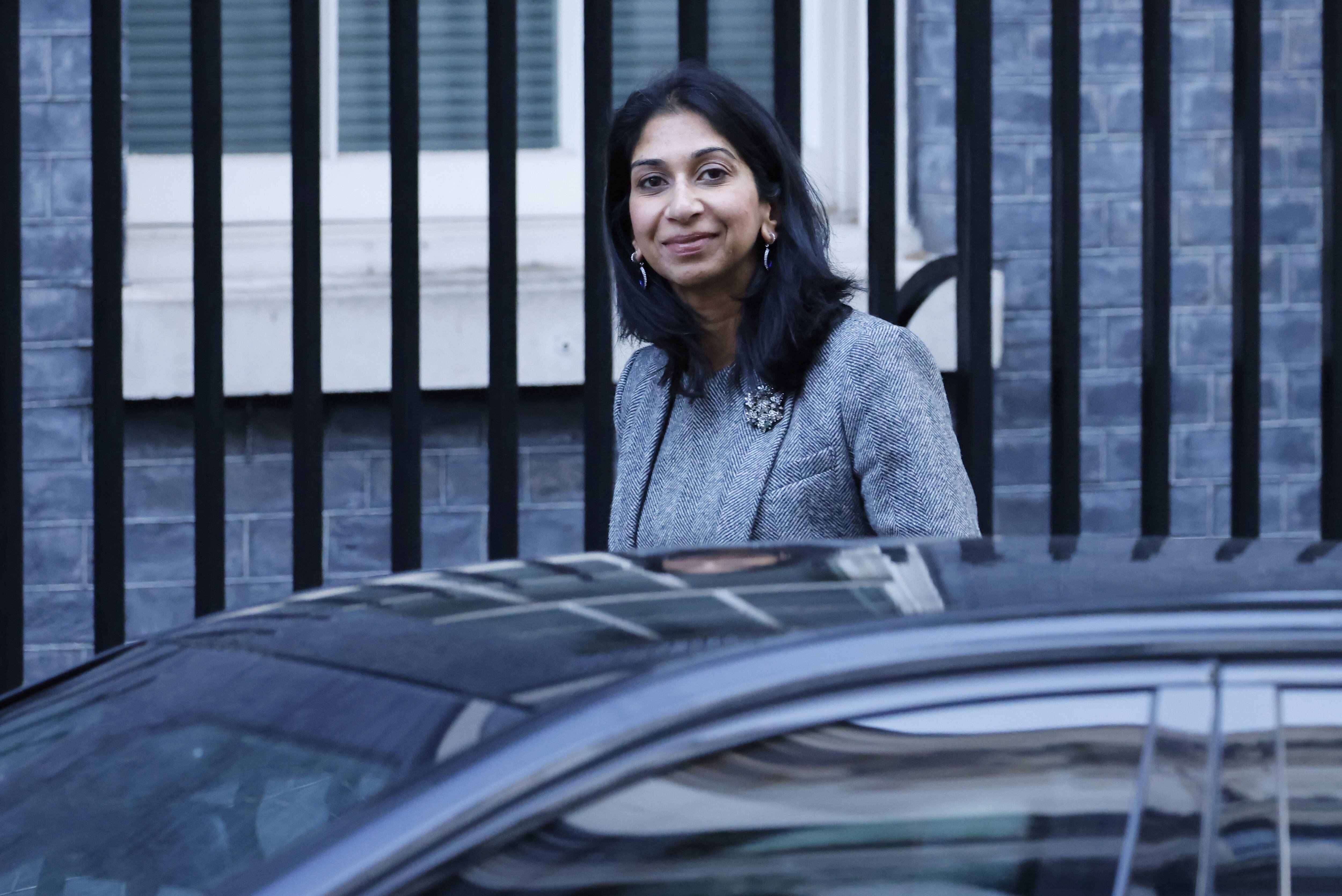 Suella Braverman acude a una reunión de Gabinete en Downing Street.