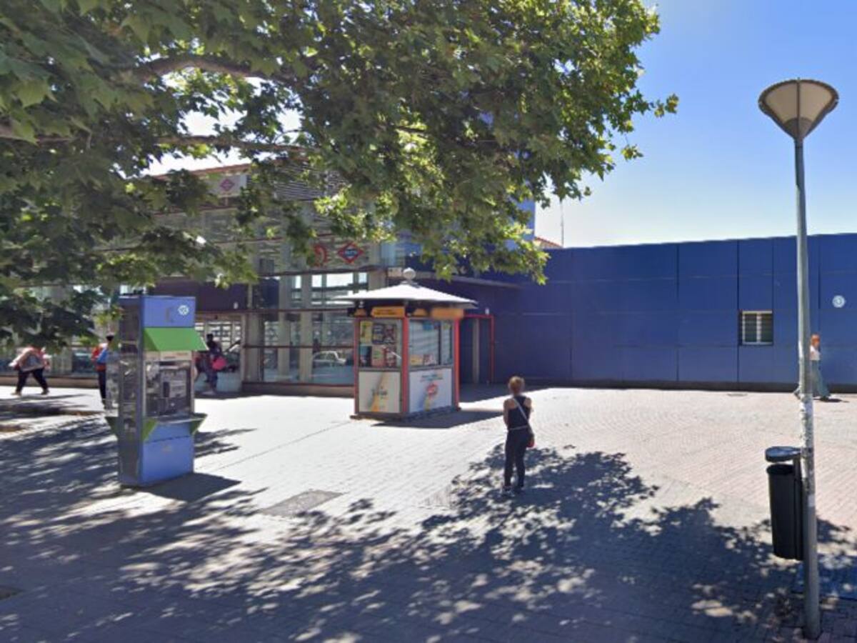 La Policía rescata a una mujer con trastornos psiquiátricos de las vías del tren en Leganés