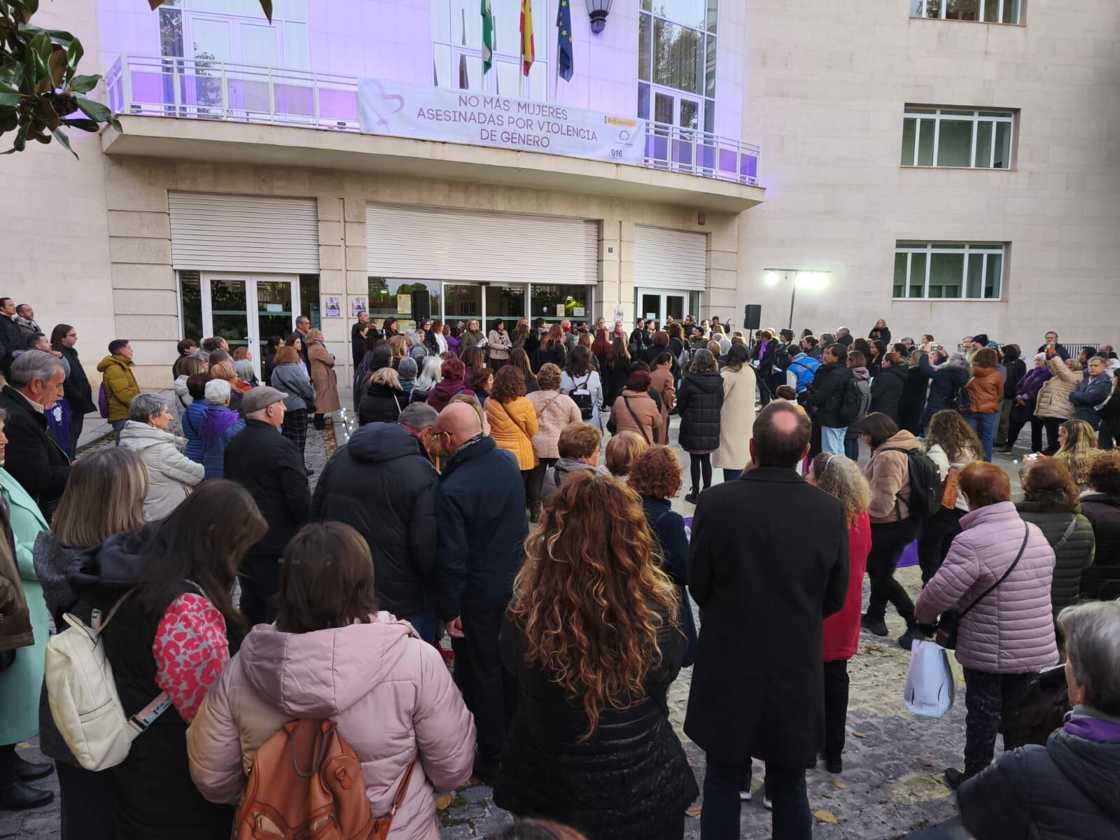 Acto en la Plaza de las Batallas de Jaén con motivo del 25N.