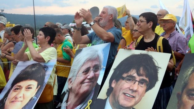 Manifestantes en apoyo a los fugados y presos catalanes en Lledoners