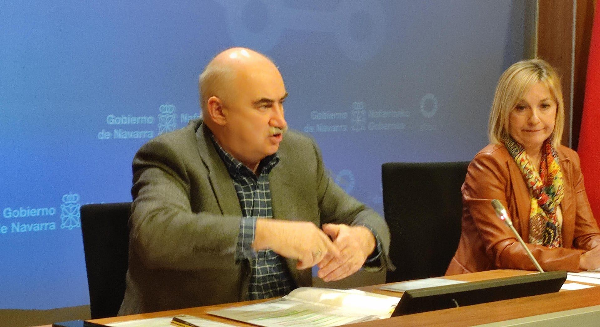 José María Aierdi, consejero de Desarrollo Rural, y Amparo López, portavoz del ejecutivo foral y titular de Interior, en la rueda de prensa posterior al consejo de gobierno de los miércoles.