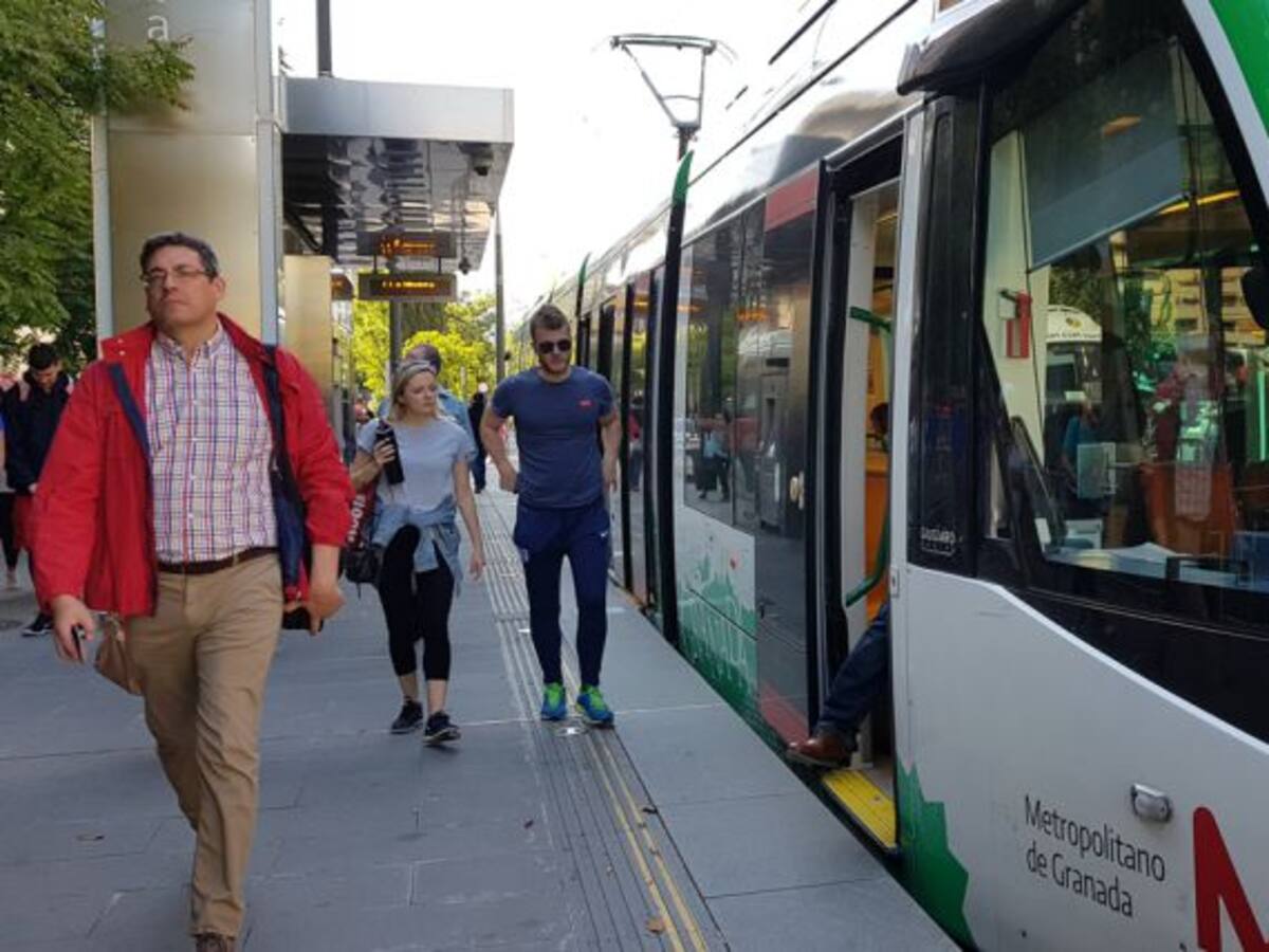 La Junta debe encargar ya varios trenes si quiere que el metro de Granada siga creciendo