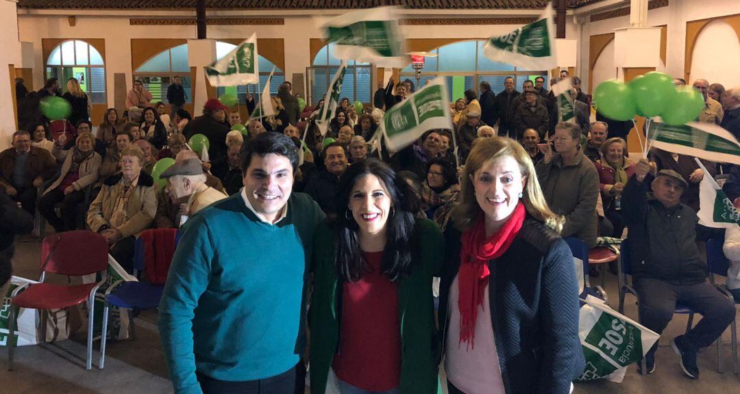 La candidata socialista, Ángeles Férriz, cerró campaña en Marmolejo (en la foto) y en La Carolina, su ciudad natal