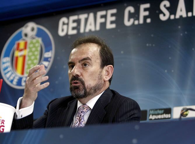 El presidente del Getafe, Ángel Torres, durante una rueda de prensa.