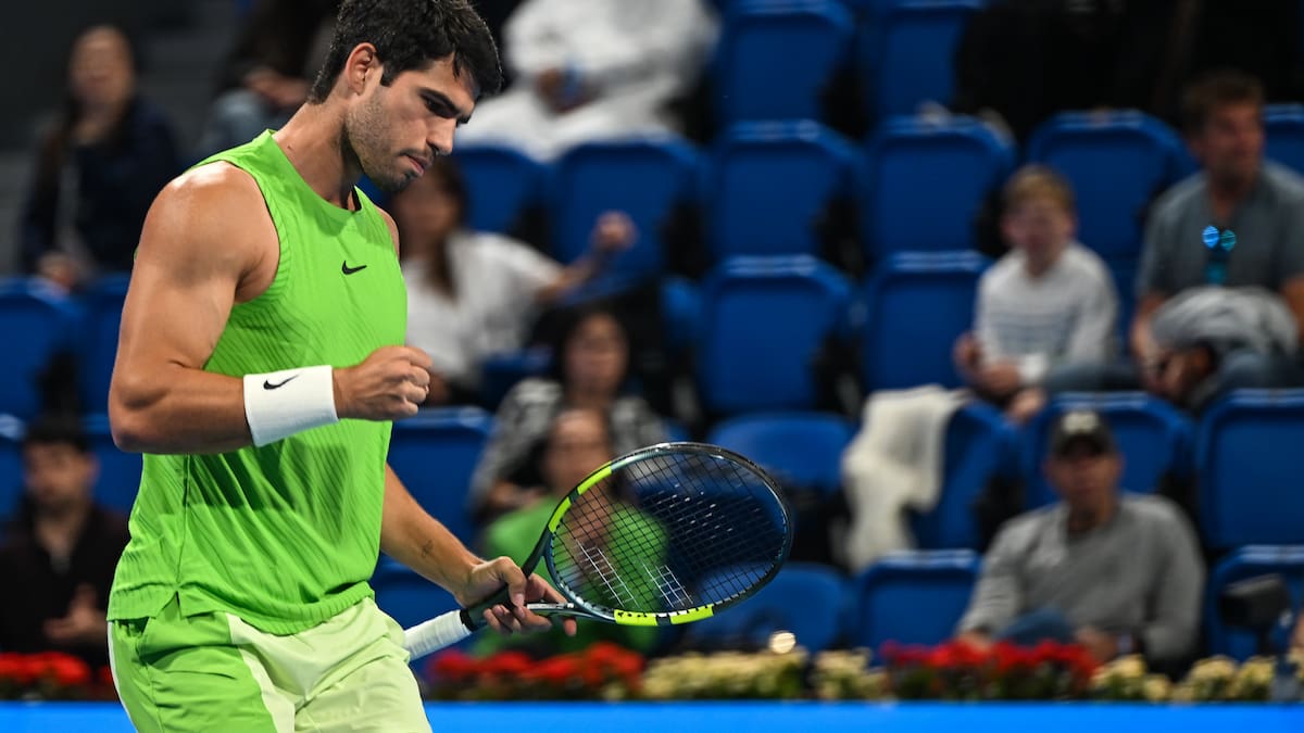 Alcaraz hace los deberes y tira de oficio para derrotar a Rinderknech en Doha