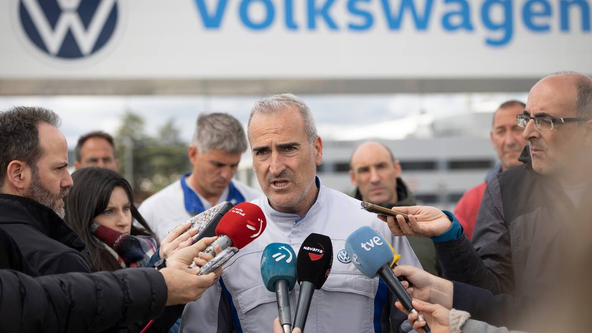 La primera llamada del día con Alfredo Morales, presidente del Comité de Empresa de VW Navarra