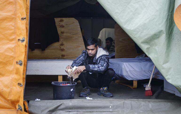 Mohammed, un bangladesí de 19 años, en un campamento de refugiados en Thisted al norte de Jutland en Dinamarca