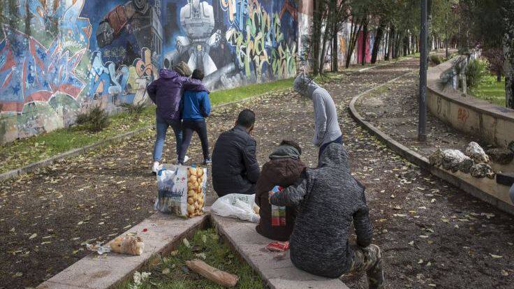 La Diputación tutela cada año a 400 menores nacidos en Bizkaia o con familias en el territorio por carencias graves en sus familias