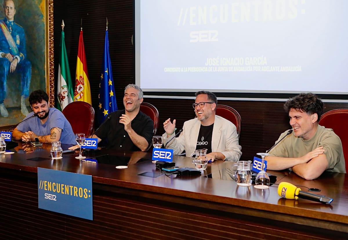 El salón de actos de la Cámara de Comercio de Sevilla ha acogido el Encuentro SER protagonizado por el candidato de Adelante Andalucía a la presidencia de la Junta, José Ignacio García