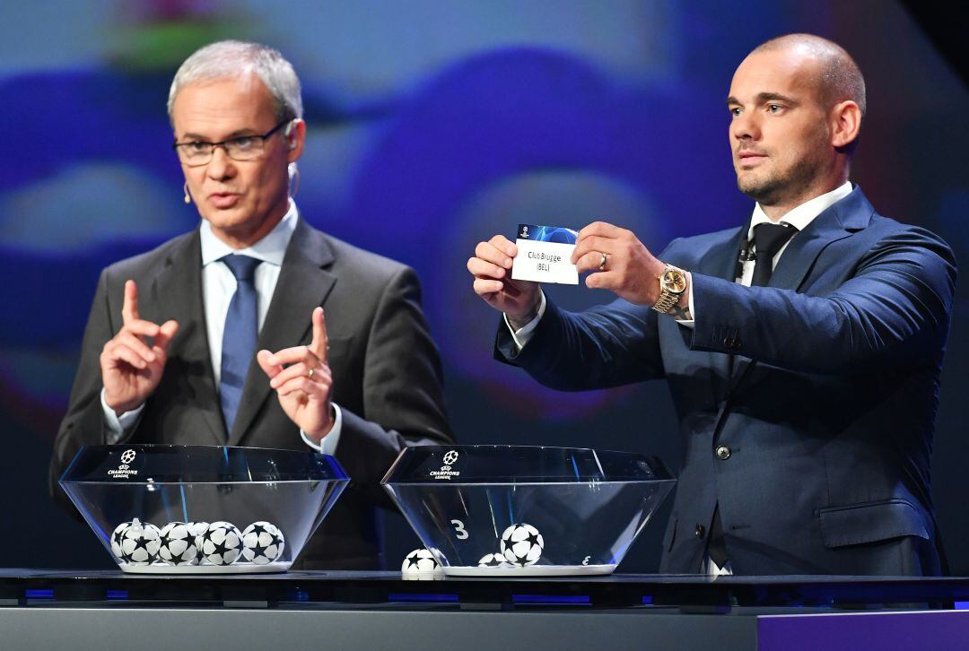 Sneijder participó en el sorteo de la pasada edición de la Champions.