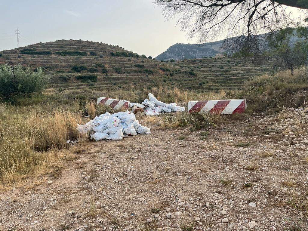 Vertido ilegal de escombros en Alcoy