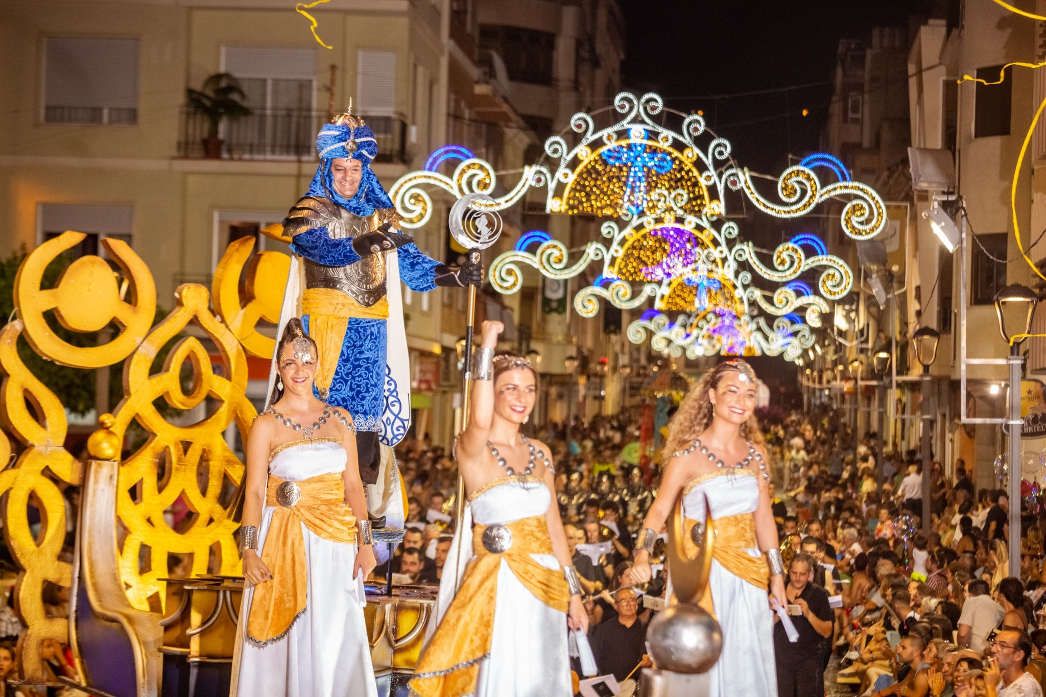 La Federació de Moros i Cristians de Oliva recibe el premio en la categoría de Cultura