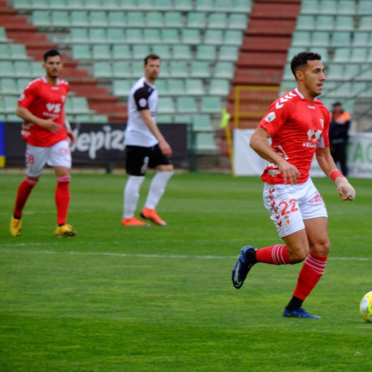 El Real Murcia no puede con los de abajo