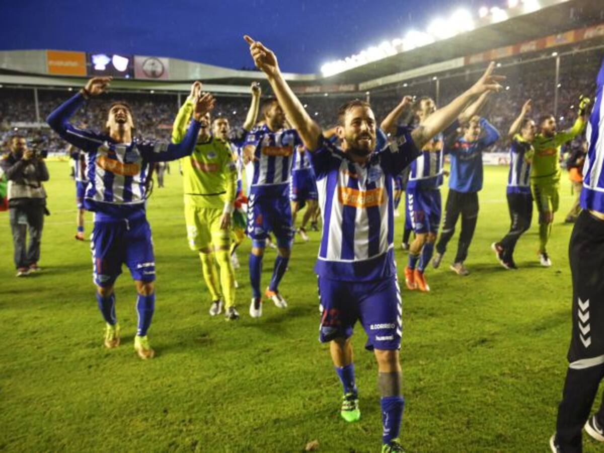 El Deportivo Alavés gana al Numancia y regresa a Primera diez temporadas después (2-0)