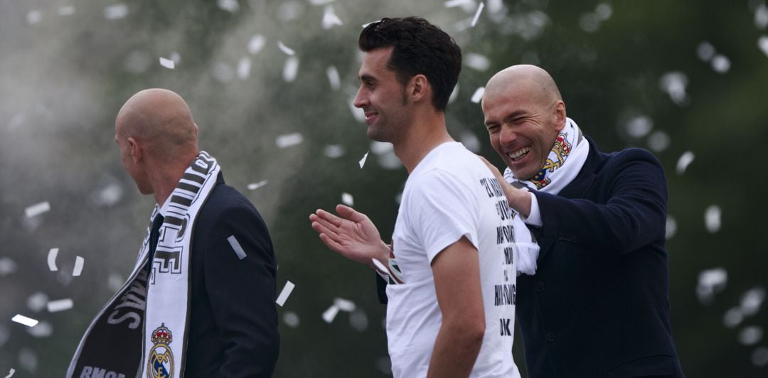 Zidane y Arbeloa durante la celebración de la undécima