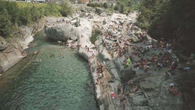 El Valle de Verzasca abarrotado de turistas.