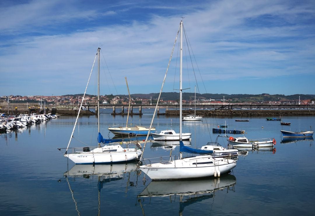 Barcos en el puerto de Santurtzi, en una imagen de archivo