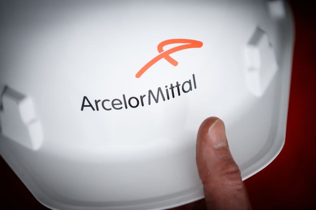 Cascos de trabajo en Arcelor-Mittal.