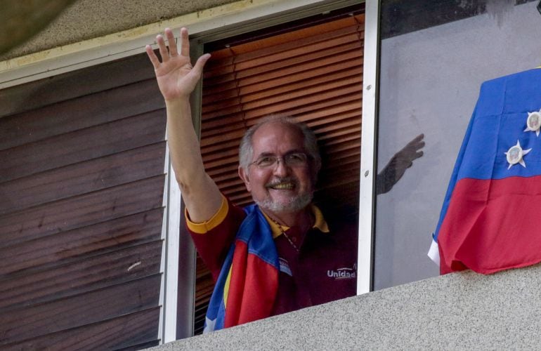 Fotografía de archivo del 16 de julio de 2017 del alcalde metropolitano de Caracas, el opositor Antonio Ledezma