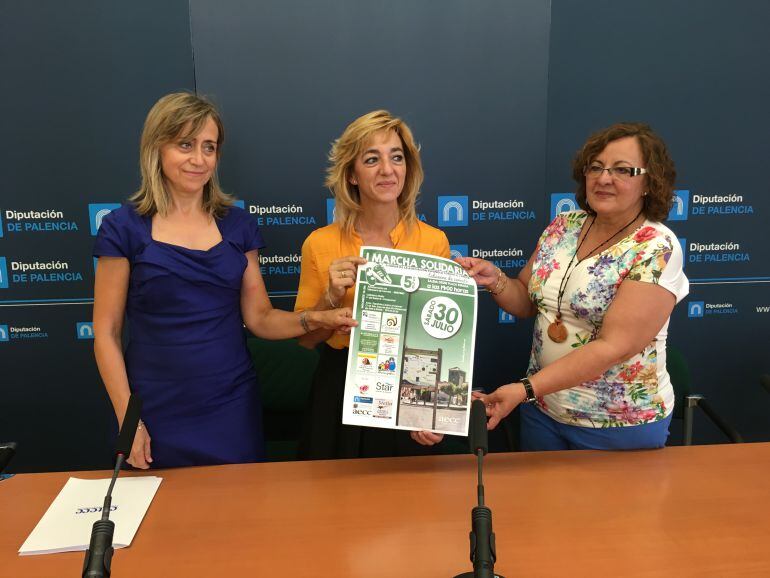 María José de la Fuente, Diputada de Servicios Sociales, Mari Luz Íscar, Alcaldesa de Tabanera de Cerrato y Leonor González, Presidenta de la AECC Palencia