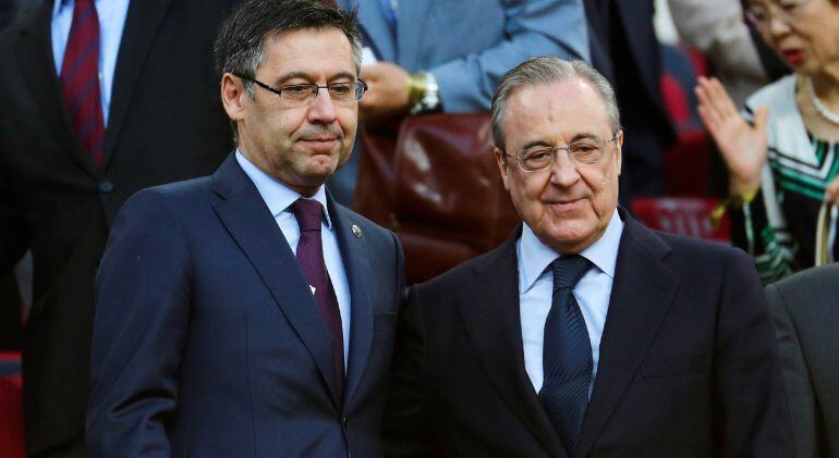 Josep Maria Bartomeu, en el palco del Camp Nou junto a Florentino Pérez