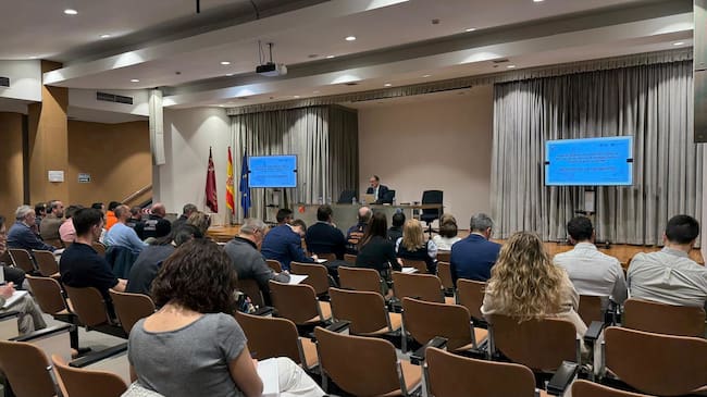 El director general de Ordenación del Territorio y Arquitectura, Javier Rollán, durante la jornada informativa sobre el Plan de Ordenación Territorial para la Prevención del Riesgo de Inundación en la Región de Murcia dirigida a técnicos de los 45 municipios de la Región de Murcia