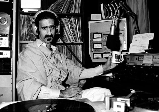 Frank Zappa ejerciendo como pinchadiscos en un radio de Atlanta en 1981