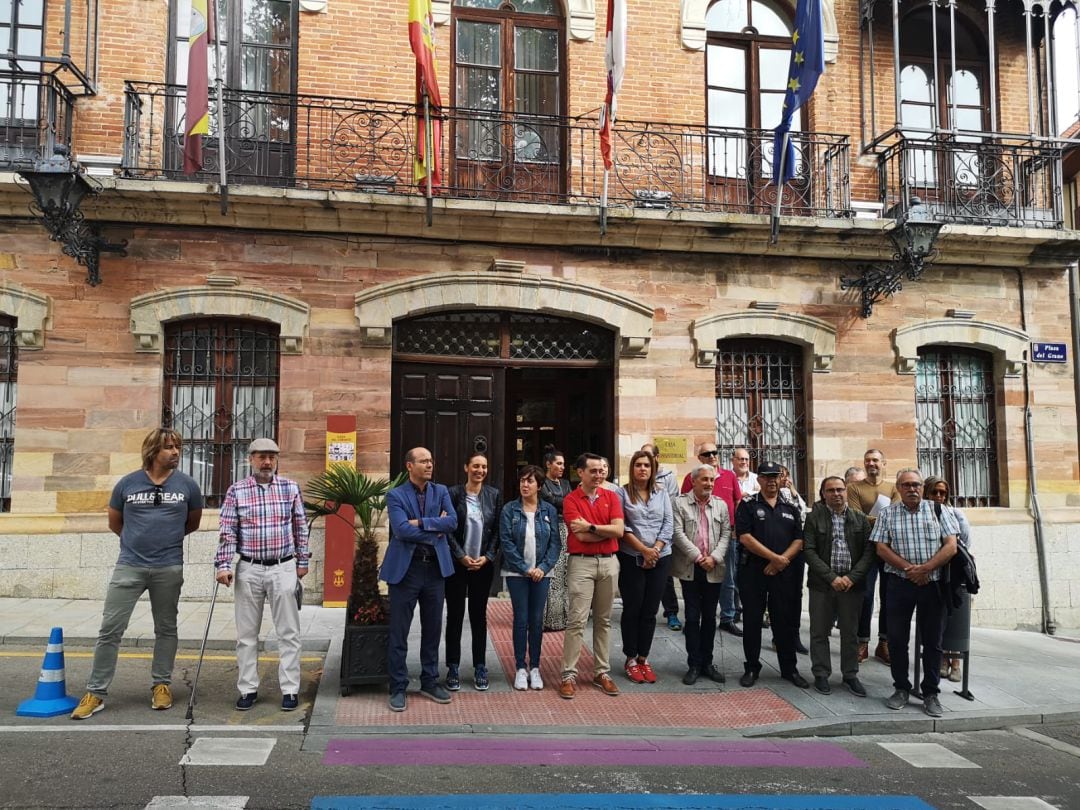 Concentración frente al Ayuntamiento de Benavente