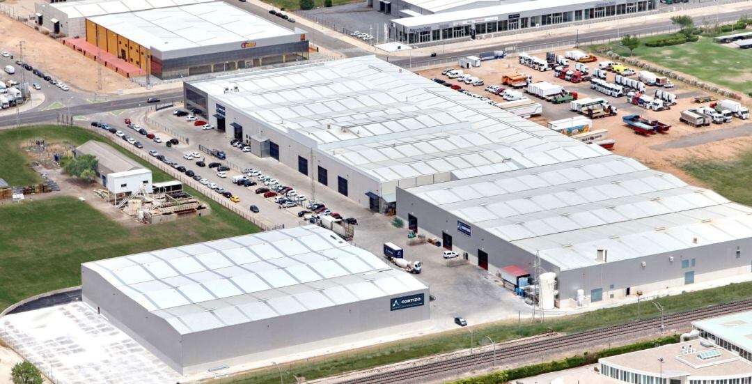 Vista aérea de las instalaciones donde se ha producido un incendio este martes en el Polígono Industrial de Manzanares (Ciudad Real)