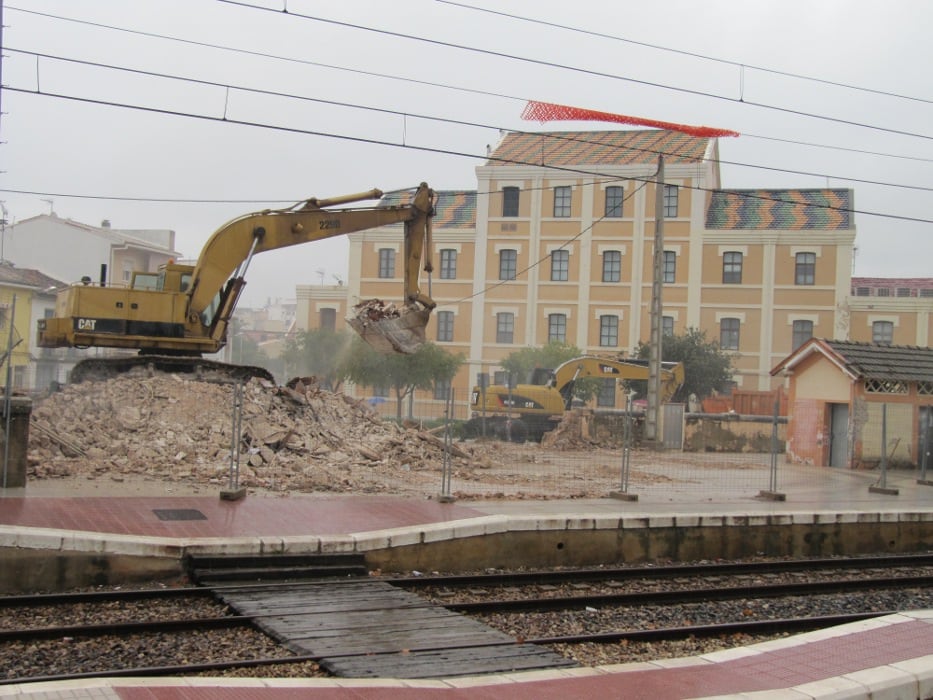 Eliminación de la antigua estación de L'Alcúdia de Crespins