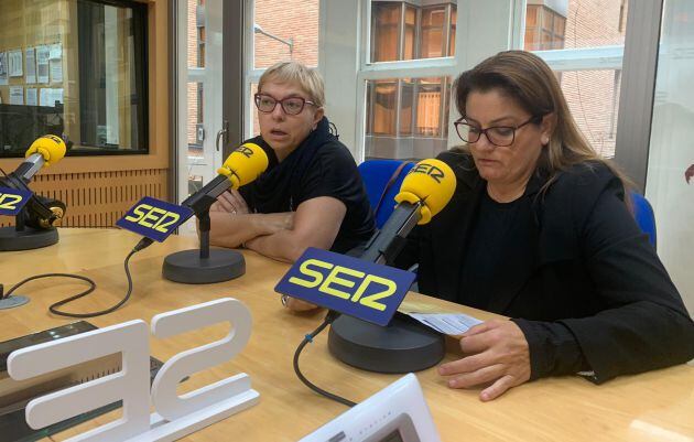 Irene López e Isabel López (DACEMUR) durante su participación en el programa Hoy por hoy.