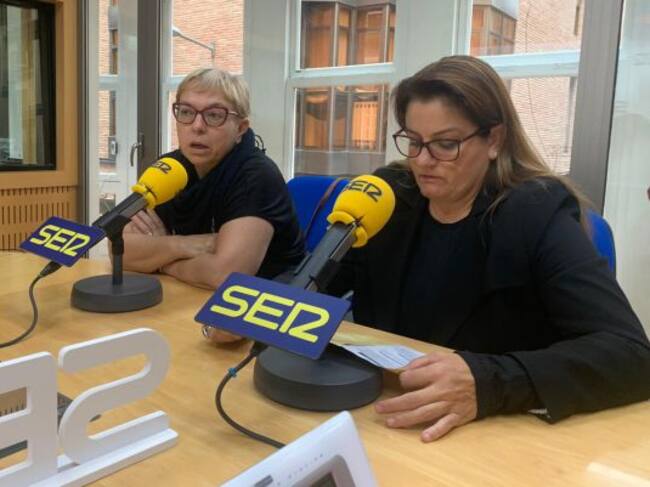 Irene López e Isabel López (DACEMUR) durante su participación en el programa Hoy por hoy.