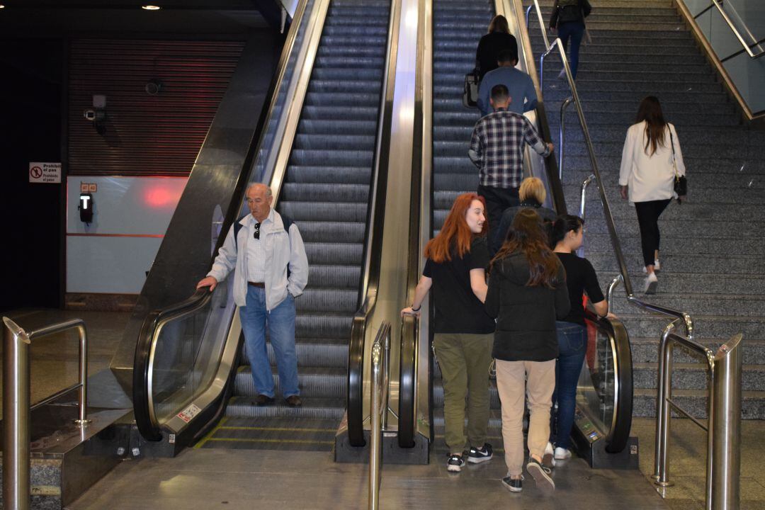 Escaleras mecánicas de la estación de Xàtiva de Meterovalencia