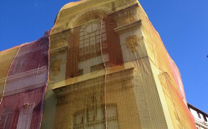 El edificio del Bellas Artes ha sido cubierto de una red por motivos de seguridad