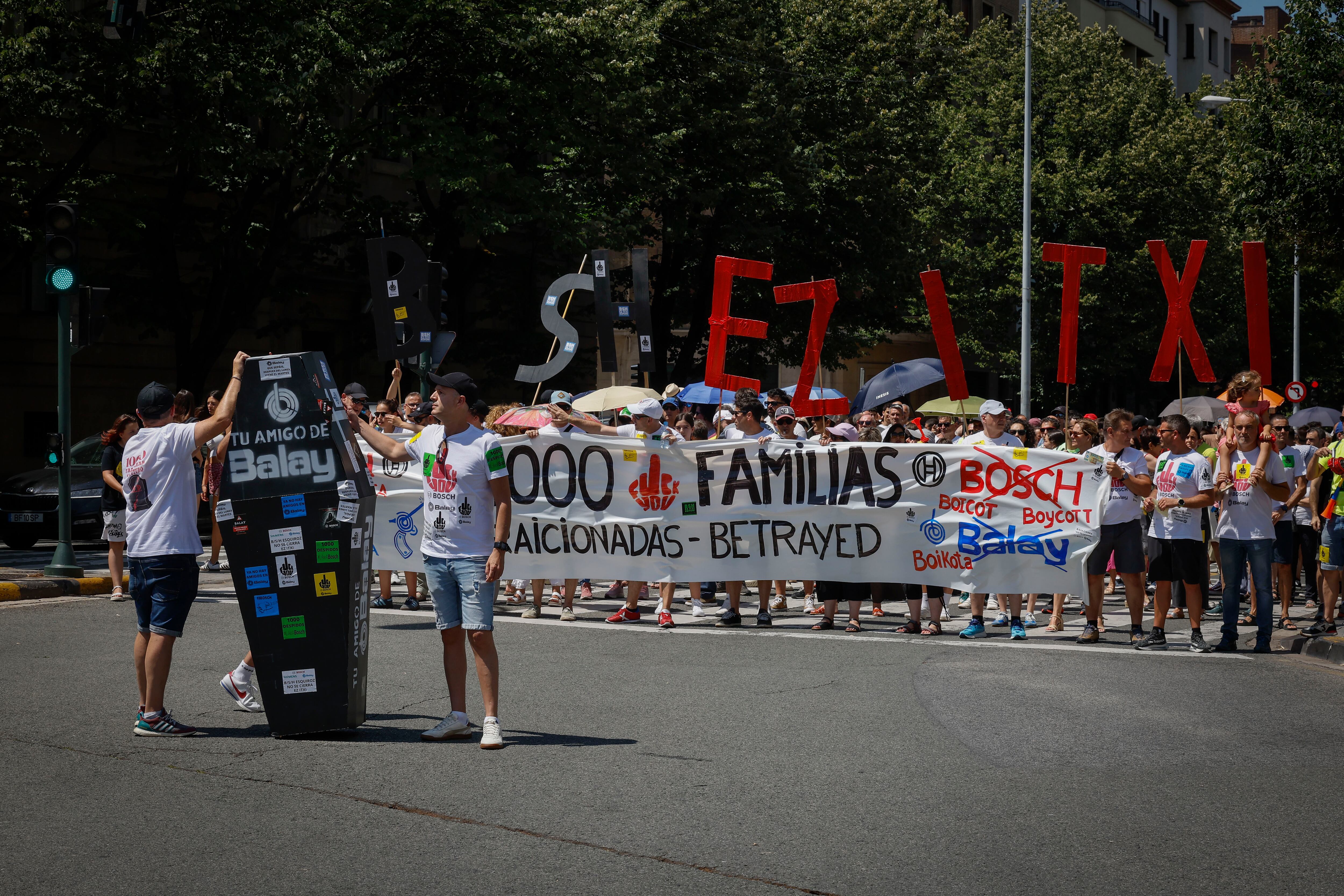 Trabajadores de BSH y villavesas, juntos por el empleo en una manifestación en Pamplona