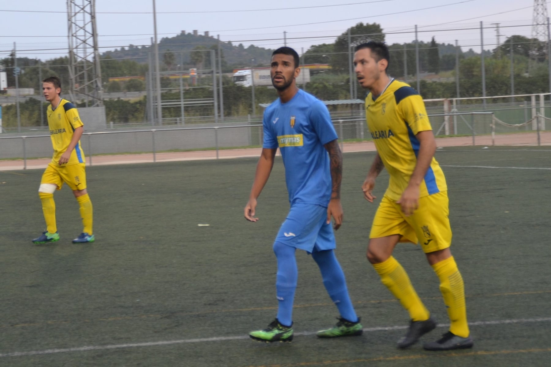 Jugadores del CD Dénia en un choque de pretemporada.