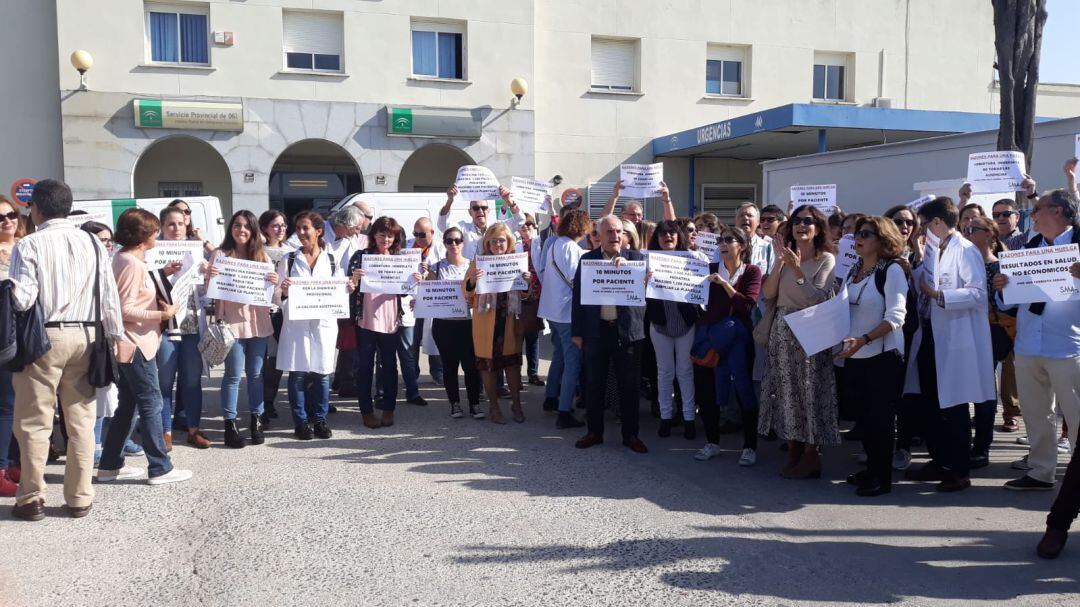 Protesta médicos de atención primaria en Huelva