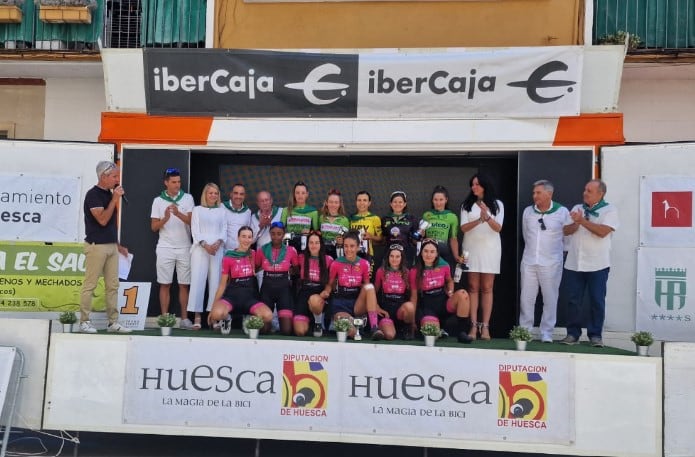 Podio femenino del Gran Premio San Lorenzo de ciclismo en Huesca