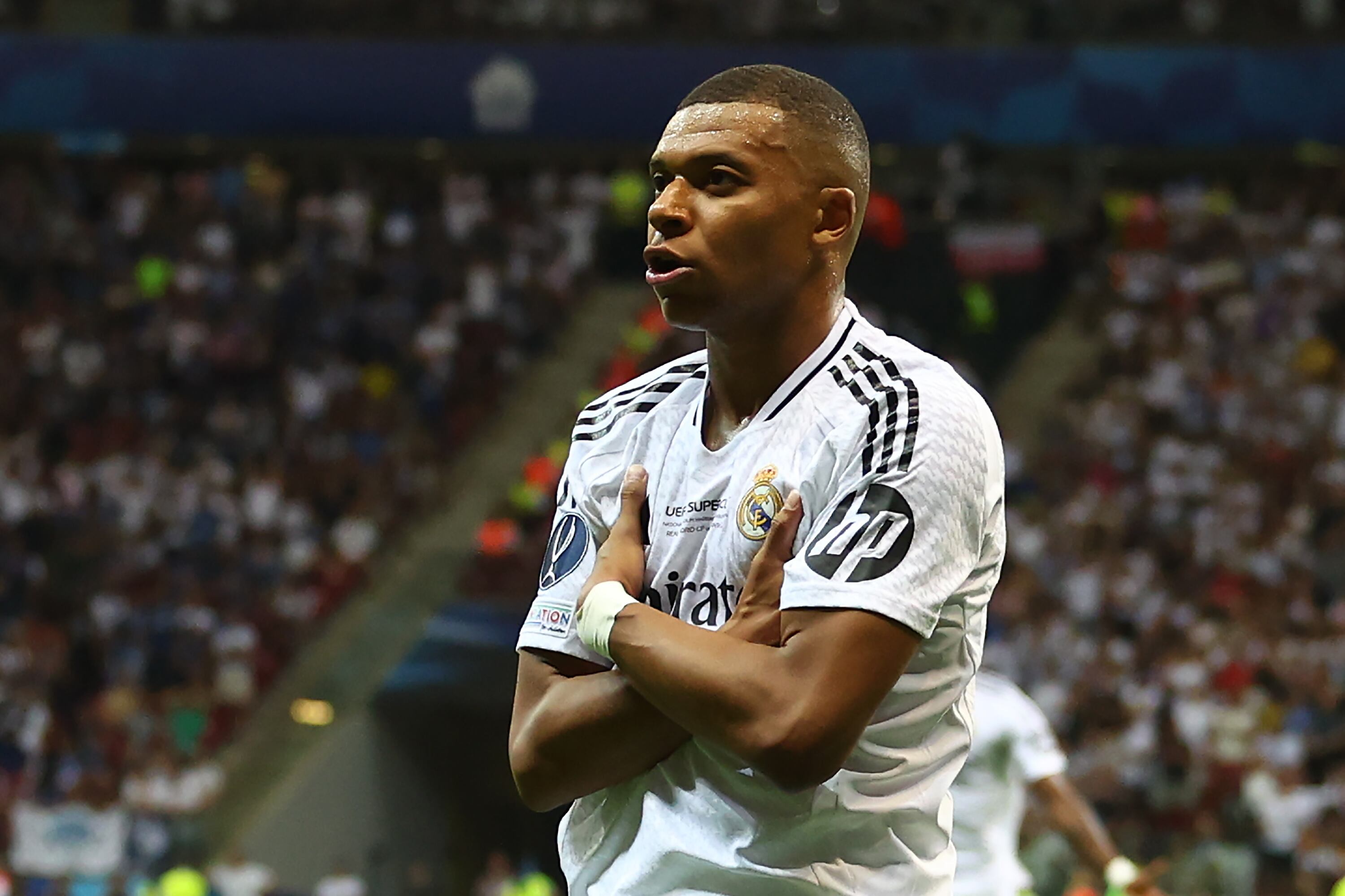 Kylian Mbappé celebra su primer gol con el Real Madrid