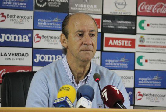 El técnico, en rueda de prensa