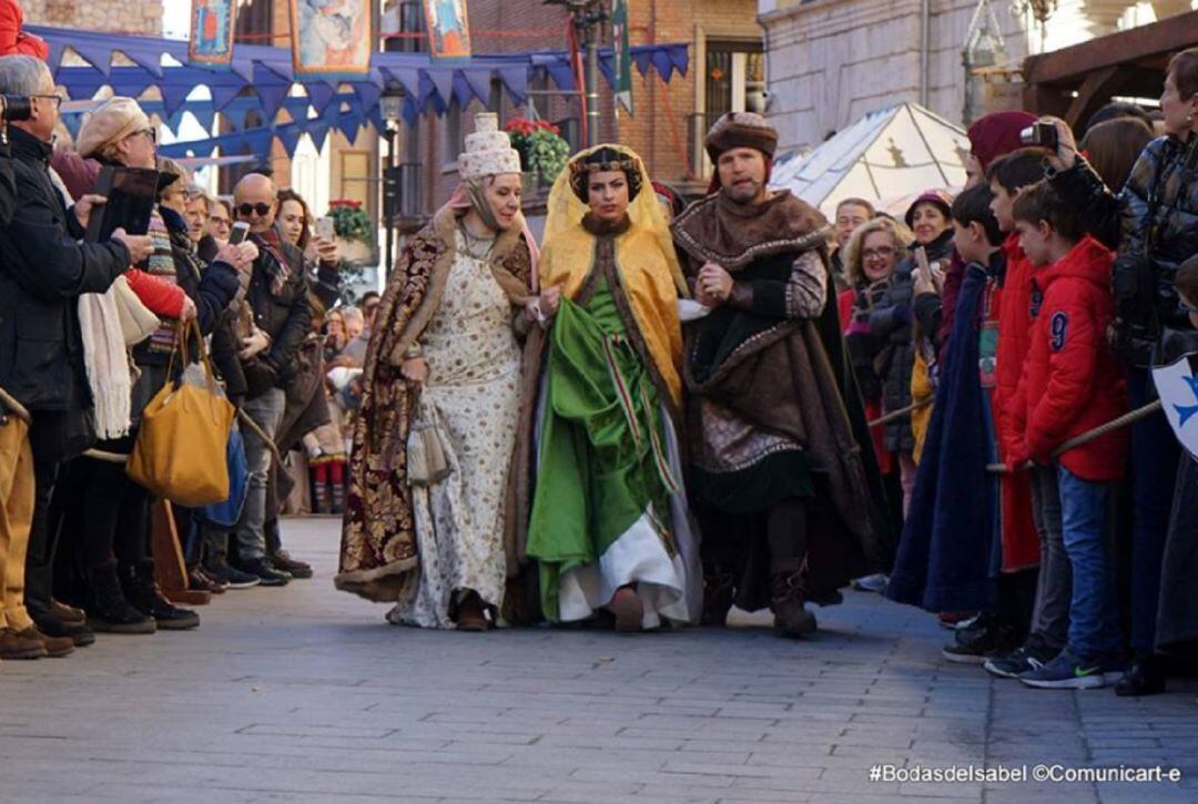 Ambiente en las calles de Teruel durante una de las representaciones 