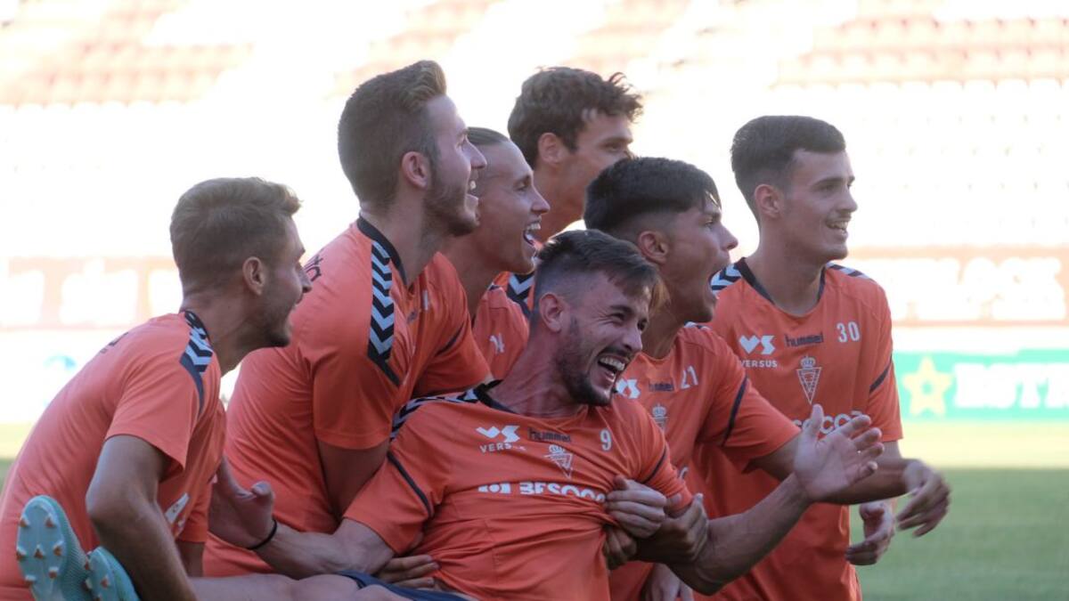 Chumbi: "Quiero ser el delantero referente del Real Murcia"
