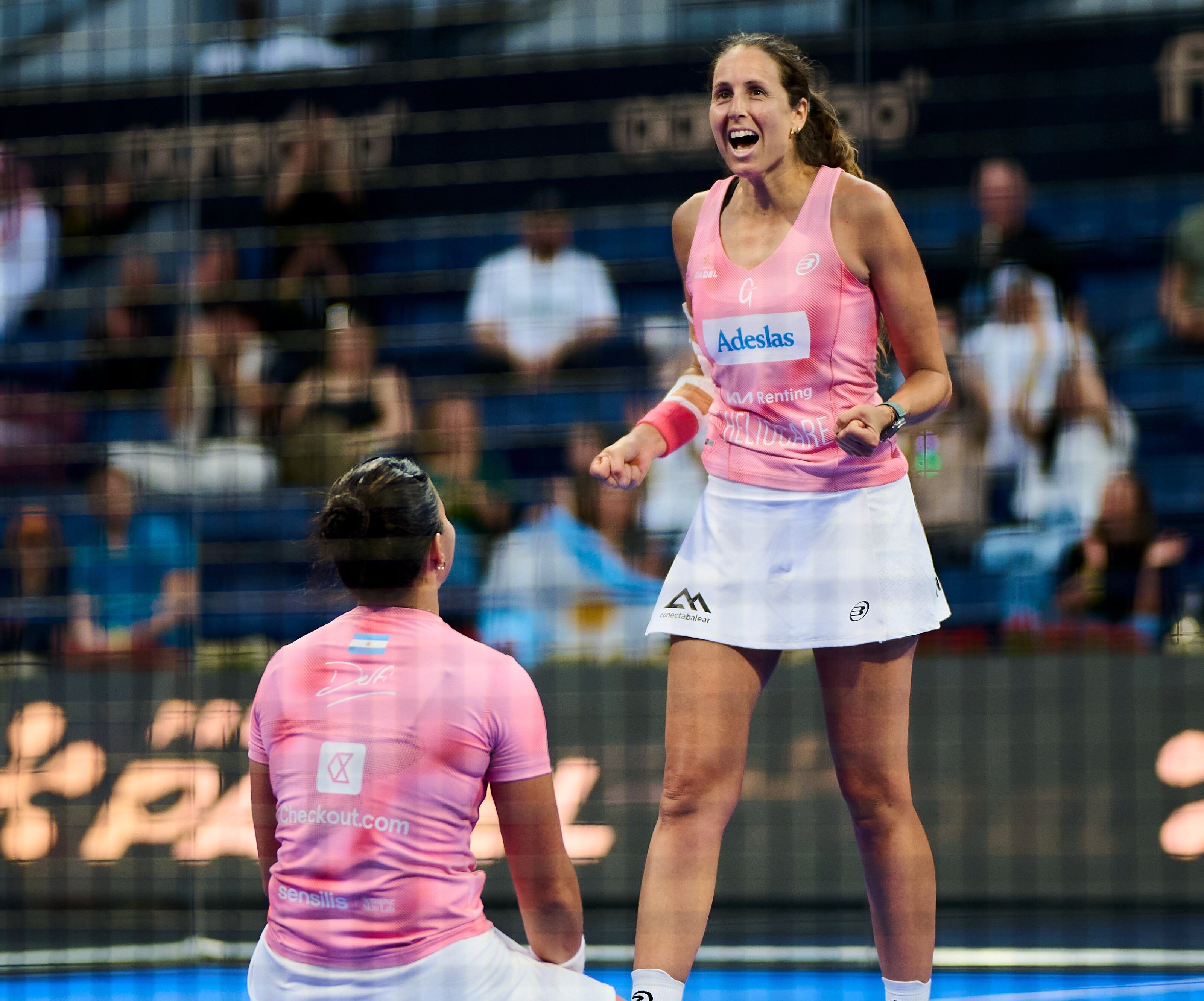 Gemma Triay i Delfi Brea celebren el triomf al Major de Qatar